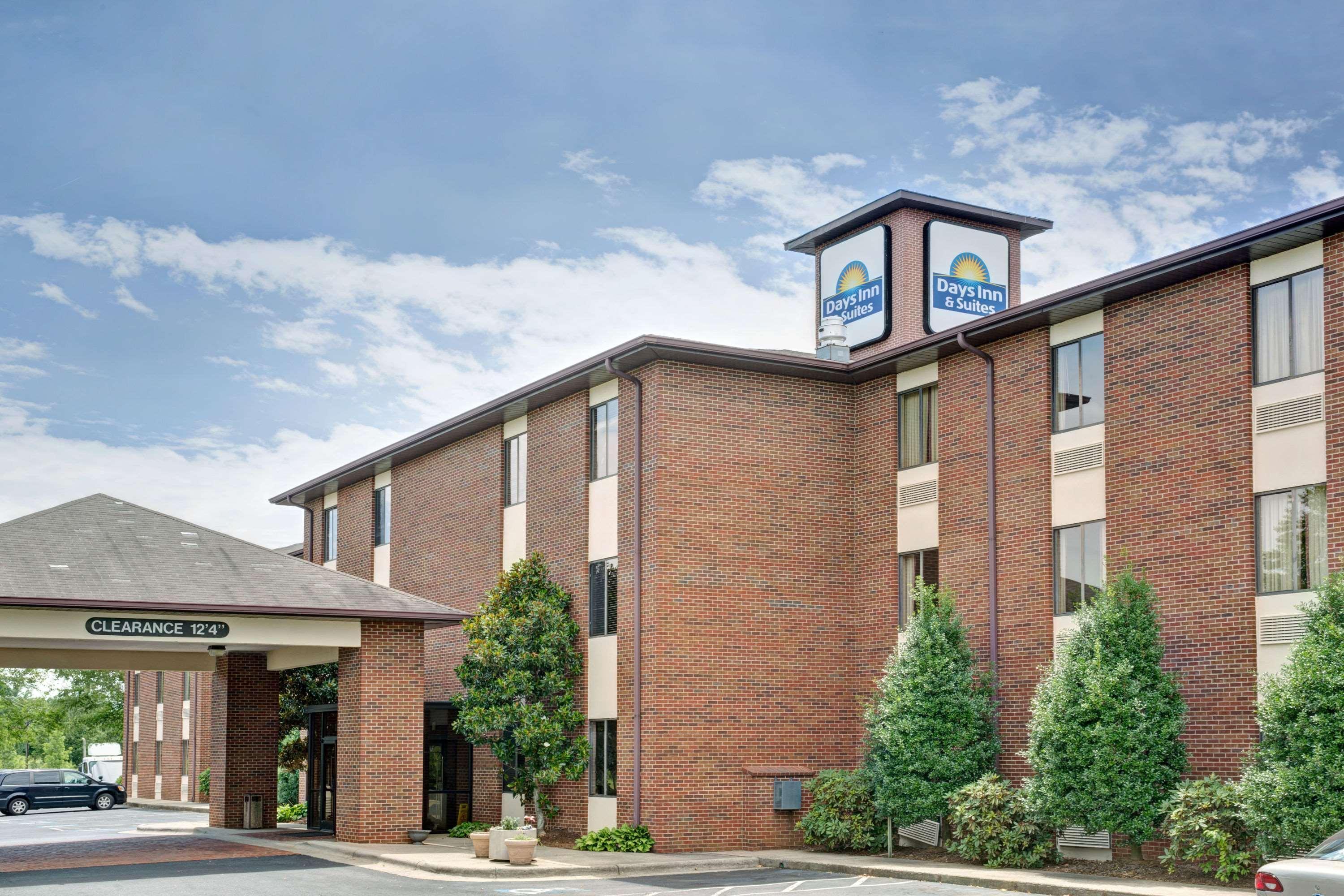 Days Inn & Suites By Wyndham Hickory Kültér fotó
