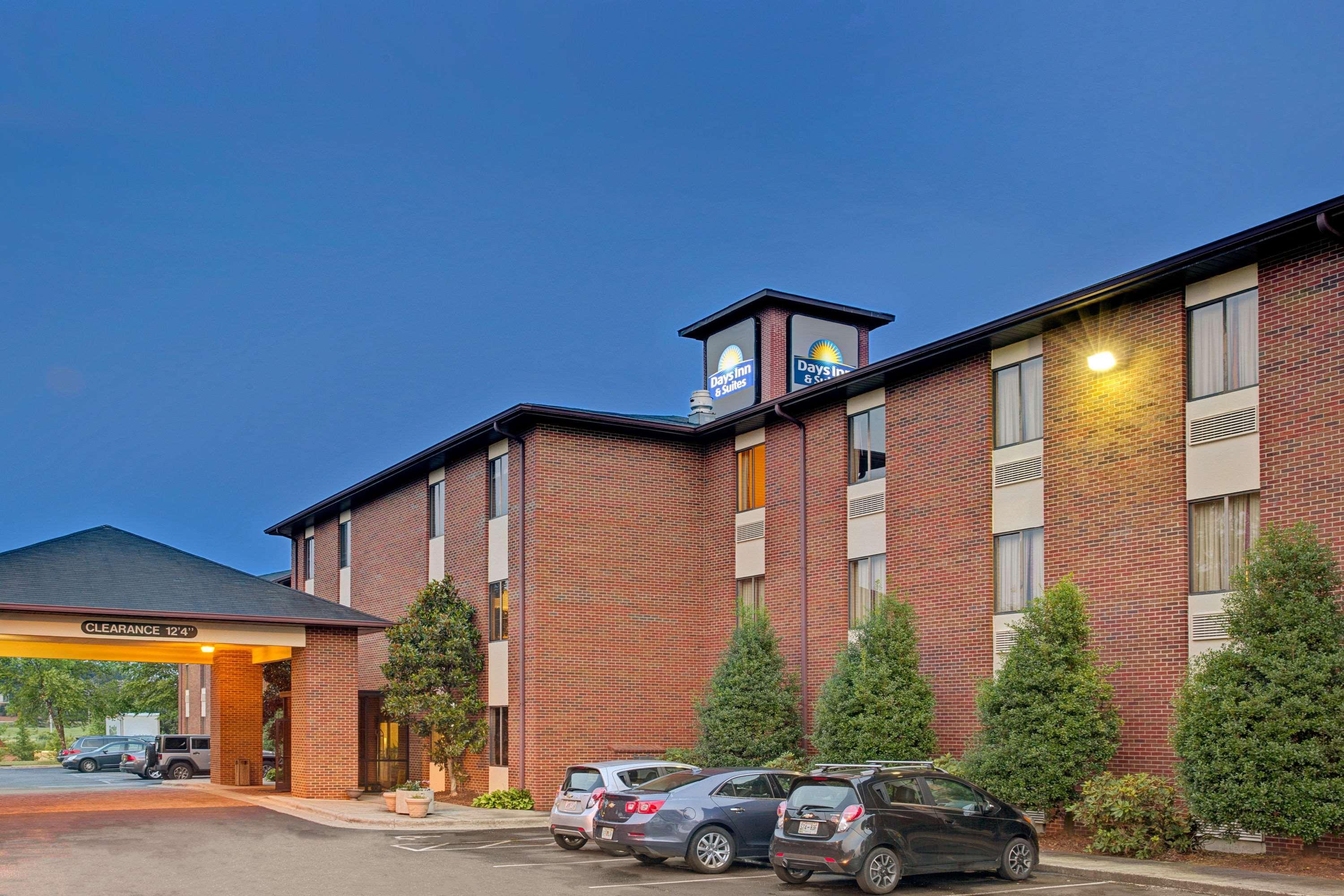 Days Inn & Suites By Wyndham Hickory Kültér fotó
